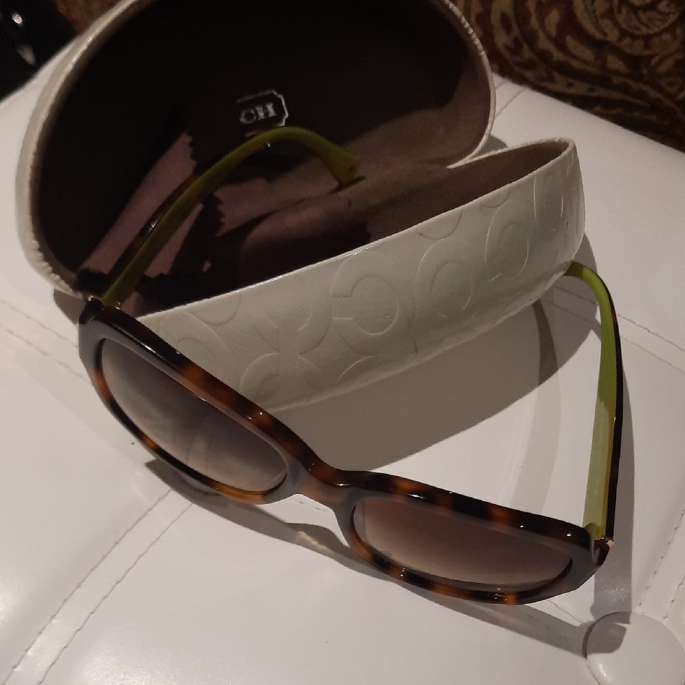 Genuine Coach Tortoise Oversized Sunglasses HC8001 & Hard Case Cloth Green Arms